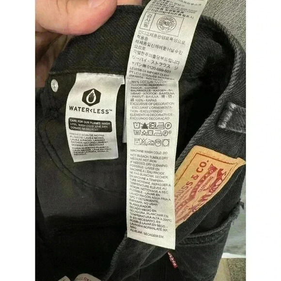 Levis Jeans Women’s 31 Black High Waisted Mom Jean Distressed 100% Cotton - Picture 7 of 12